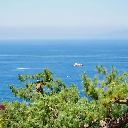 Vervece - Panoramic, Spacious With Seaview Massa Lubrense