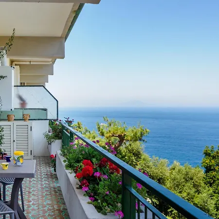 Vervece - Panoramic, Spacious With Seaview Massa Lubrense