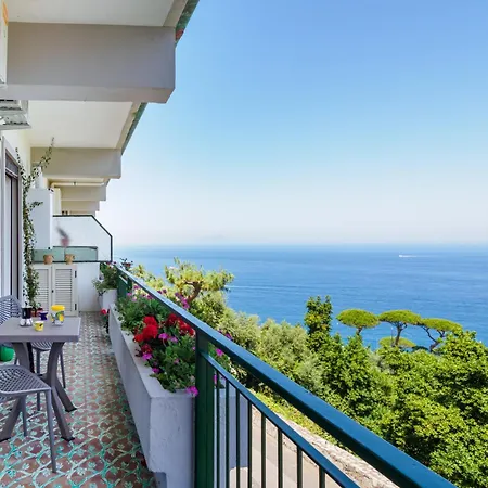 Vervece - Panoramic, Spacious With Seaview * マッサ・ルブレンセ
