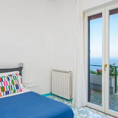 Vervece - Panoramic, Spacious With Seaview アパート