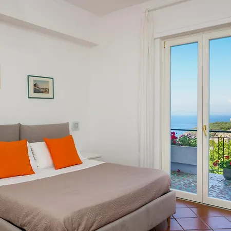 Vervece - Panoramic, Spacious With Seaview Massa Lubrense